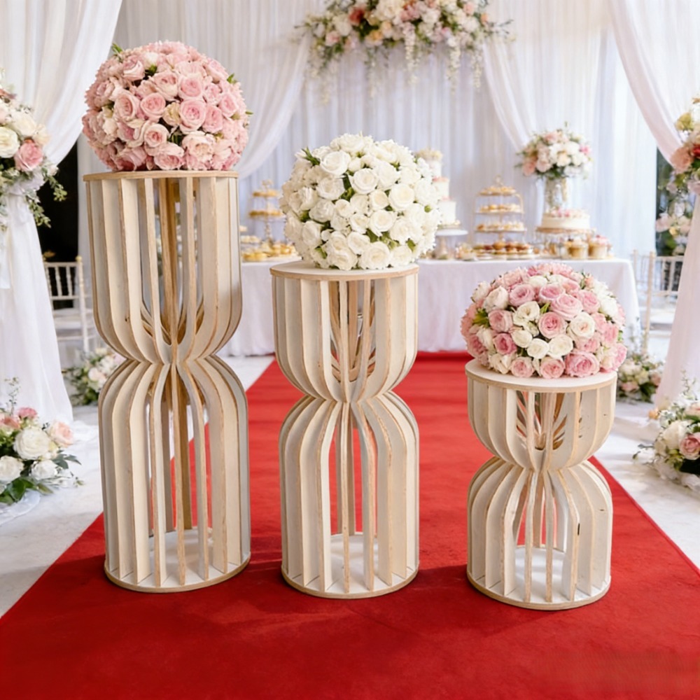 Wedding Supply Rentals - Hölzerne Römische Säule als Hochzeitsblumenständer, Rustikaler