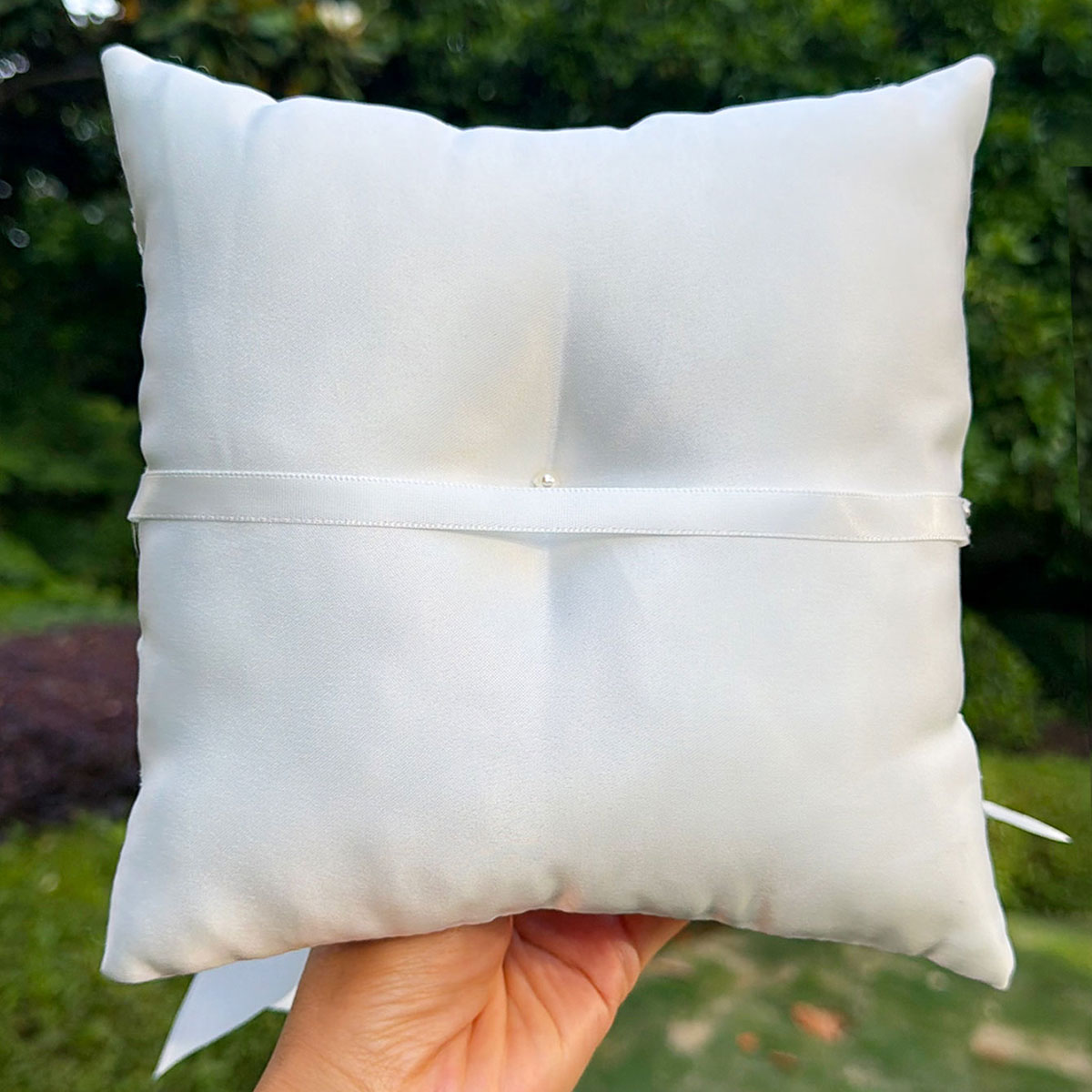 Weißes Spitzen-Ringkissen mit  – Ring Bearer Pillow Bewertung und Preis